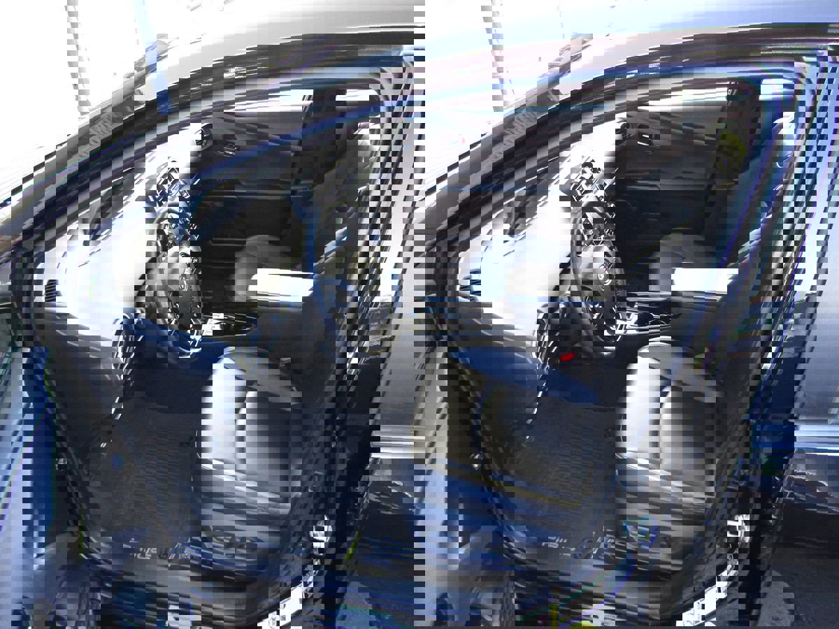 Used 2021 Toyota Prius XLE image 4