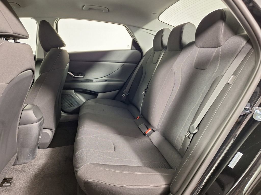 Used 2026 Hyundai Elantra SE FWD image 12