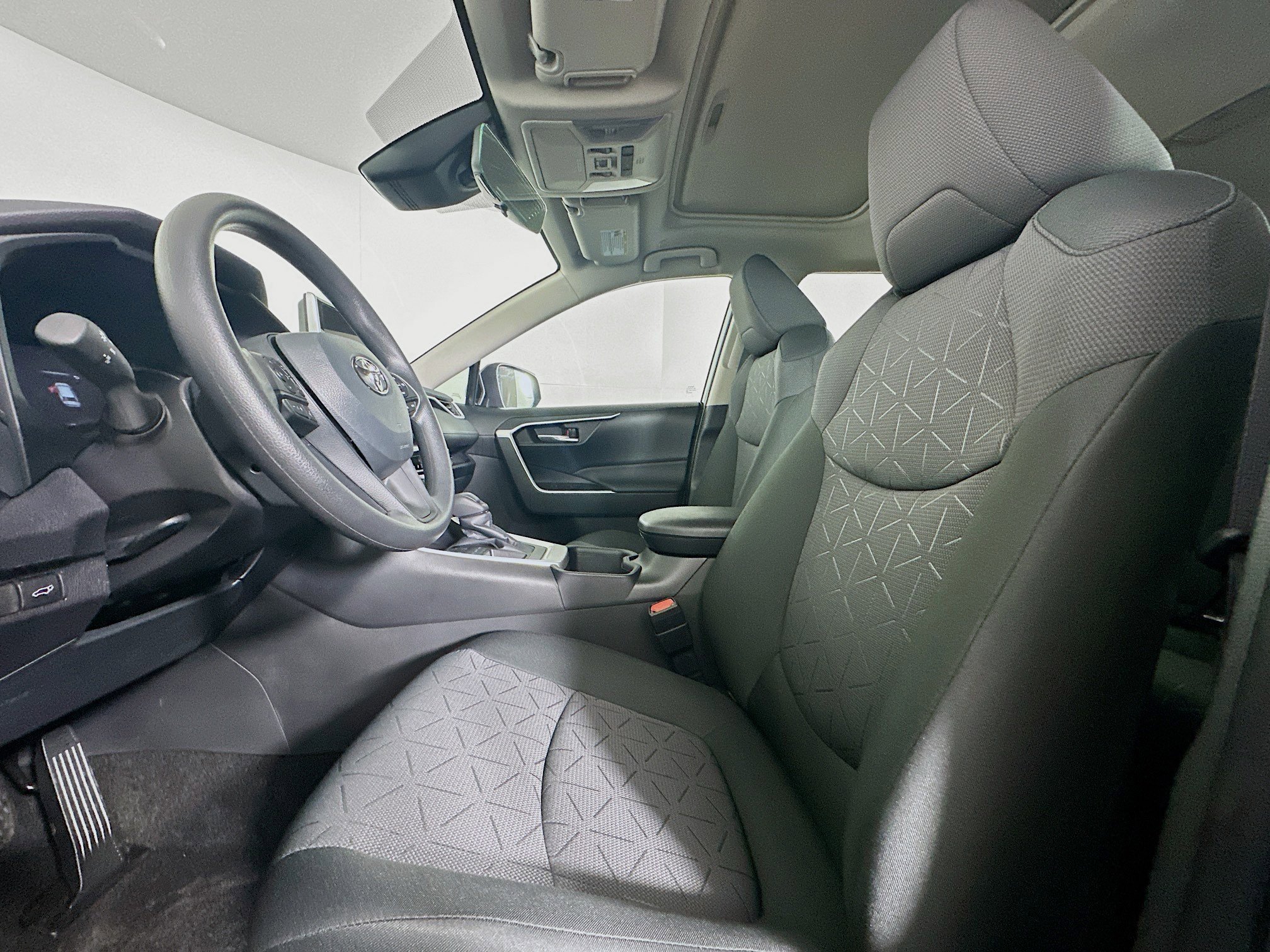 Used 2025 Toyota RAV4 XLE w/ Convenience Package image 13