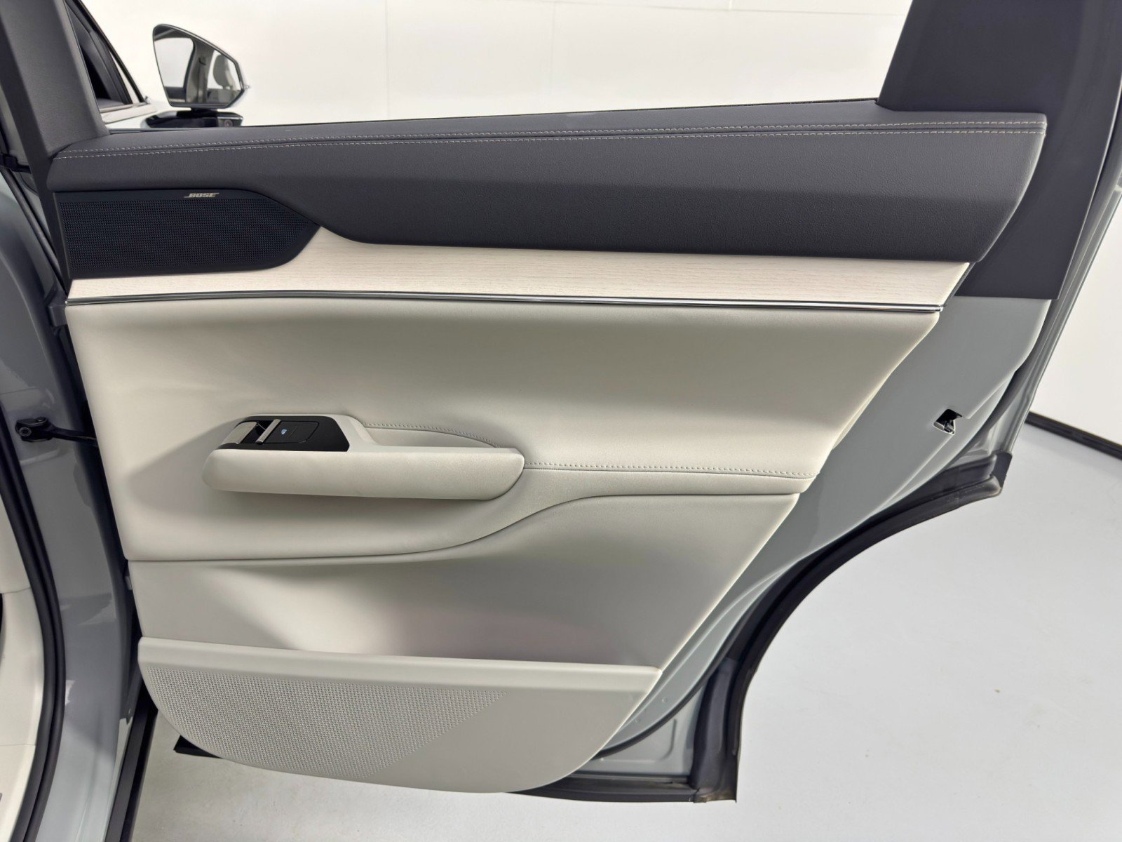 Used 2025 Volvo EX90 Ultra image 44