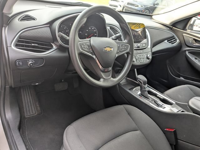 Used 2024 Chevrolet Malibu LT FWD image 2