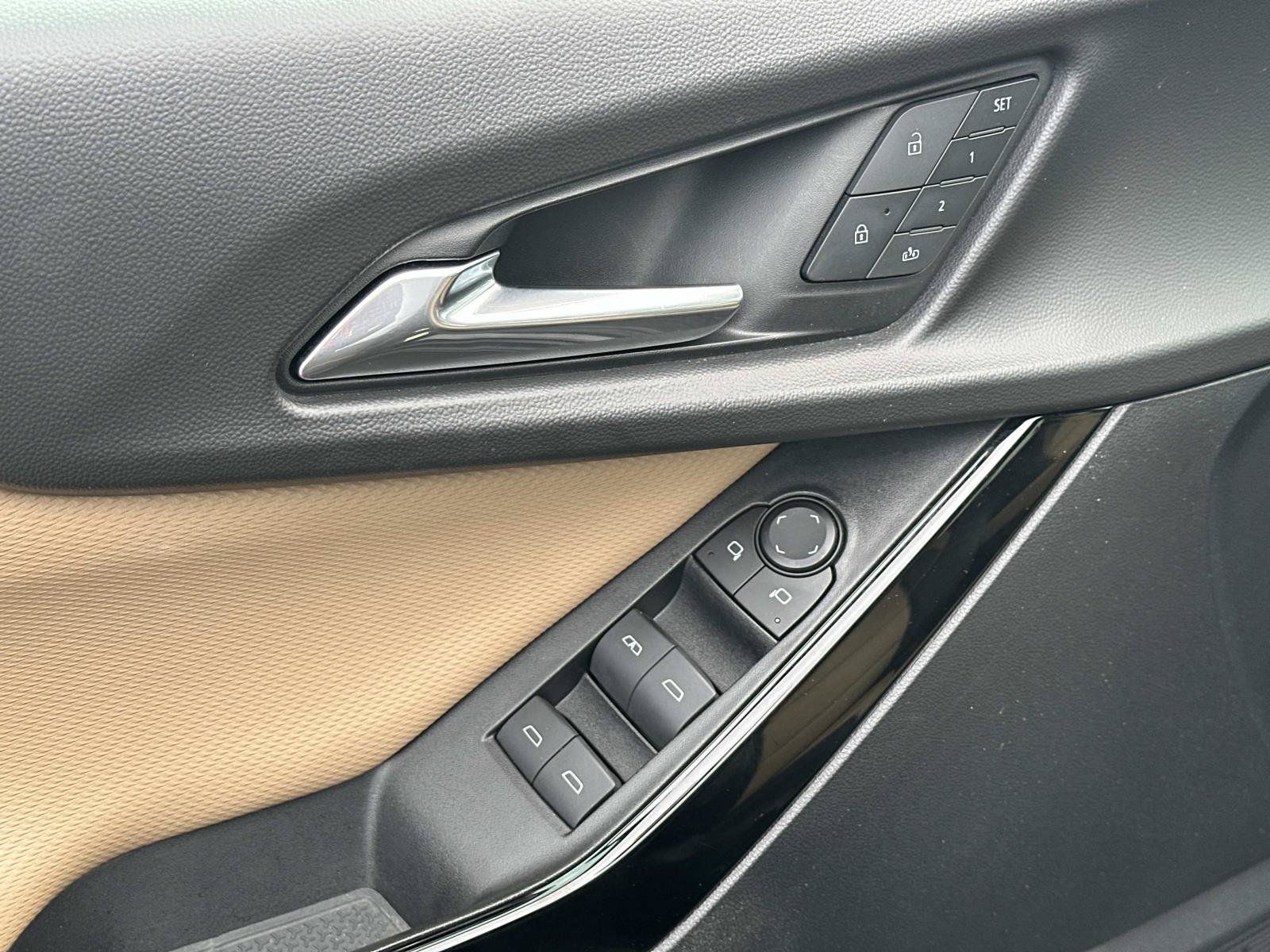 Certified 2025 Chevrolet Equinox ACTIV w/ Safety and Technology Package AWD/4WD image 15