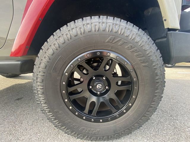 Used 2017 Jeep Wrangler Sahara w/ Connectivity Group image 9