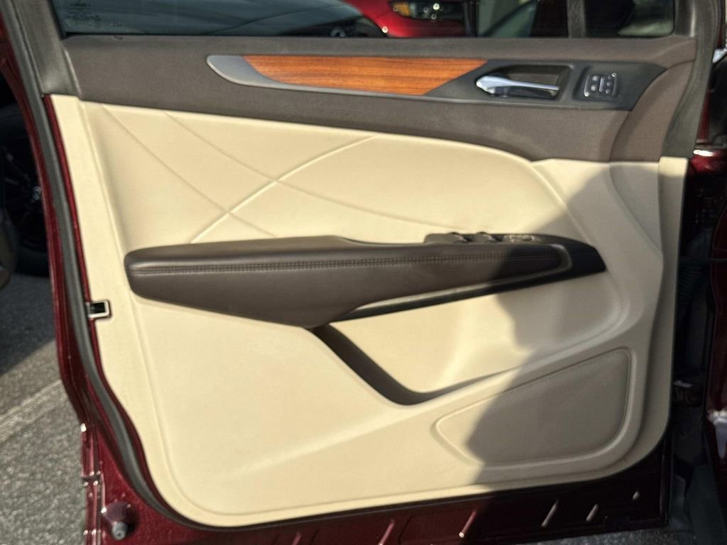 Used 2017 Lincoln MKC Select w/ Select Plus Package image 22