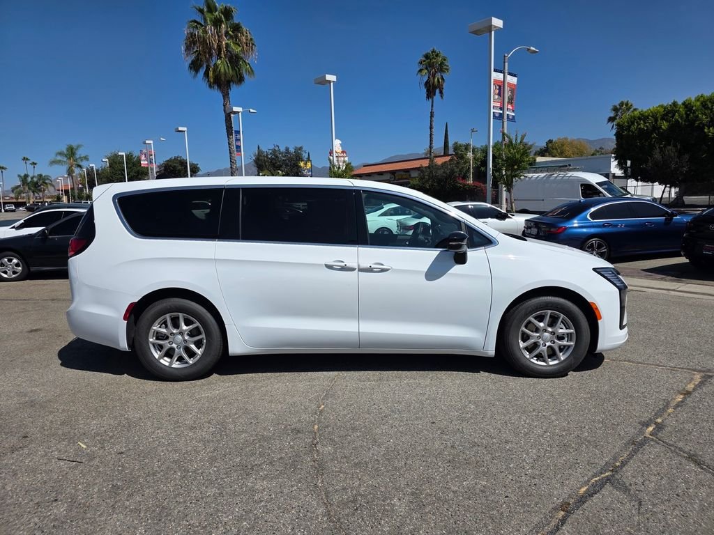 New 2027 Chrysler Pacifica Select w/ Family Tech Group FWD image 3