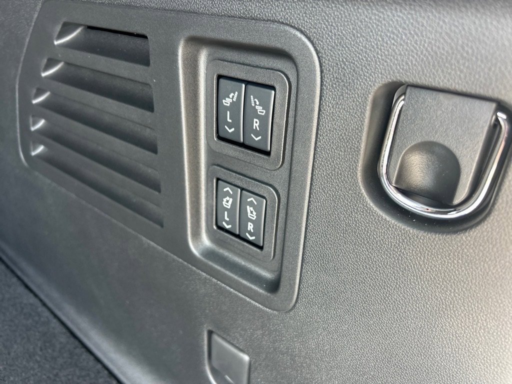 New 2026 Chevrolet Traverse RS w/ LPO, Floor Liner Package image 24