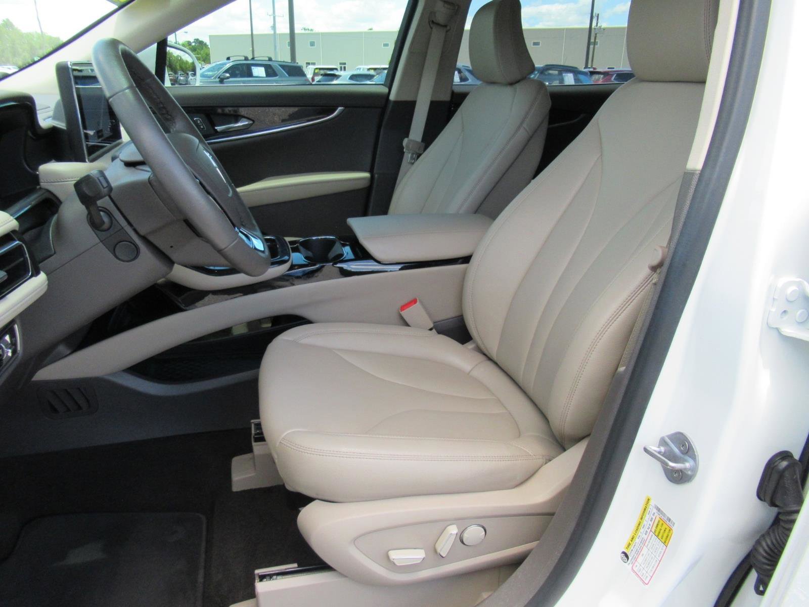 Used 2022 Lincoln Nautilus FWD w/ Premium Package image 18