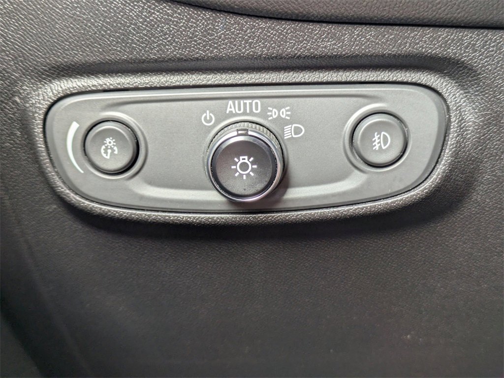 Used 2018 Chevrolet Equinox Premier image 24