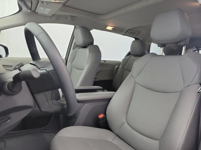 Used 2024 Toyota Sienna XLE FWD image 17