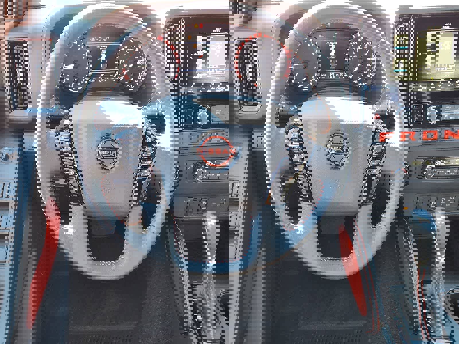 Used 2025 Nissan Frontier PRO-4X image 25