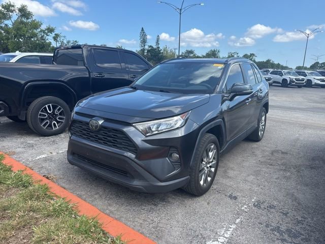 Used 2020 Toyota RAV4 XLE Premium FWD image 3