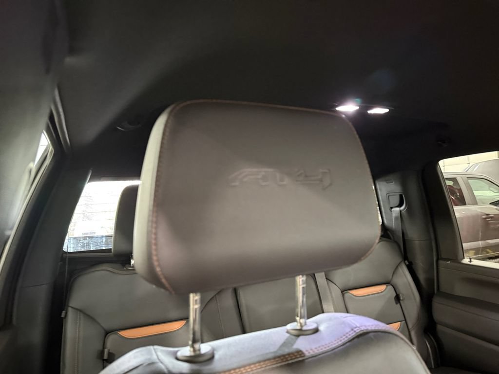 Used 2022 GMC Sierra 3500 AT4 w/ AT4 Preferred Package AWD/4WD image 18