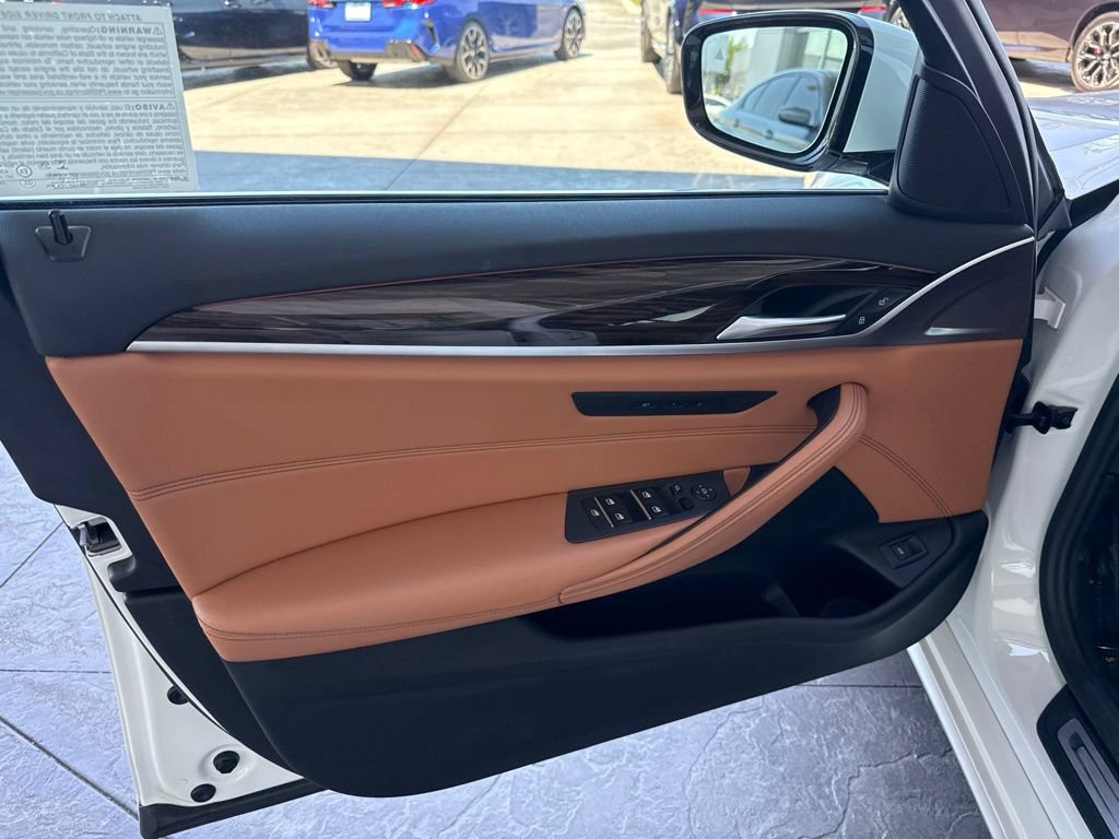 Used 2022 BMW 530i w/ Convenience Package RWD image 8