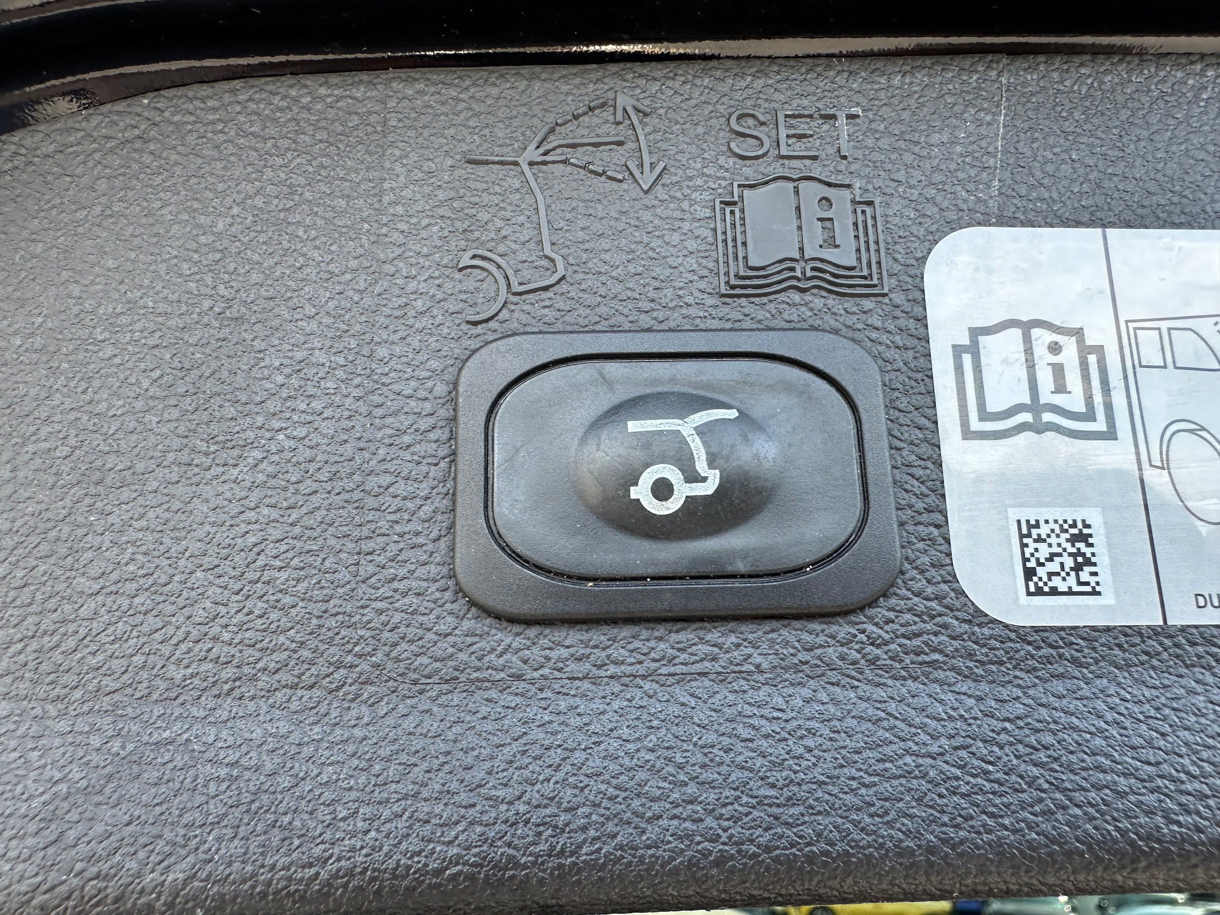 Used 2019 Ford Escape Titanium AWD/4WD image 12