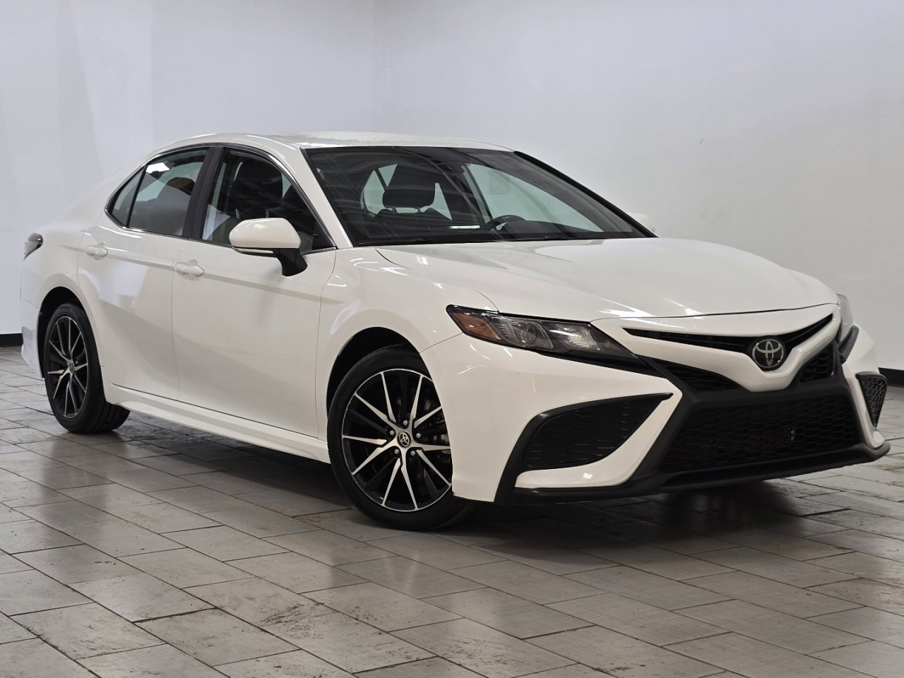 Certified 2024 Toyota Camry SE image 2