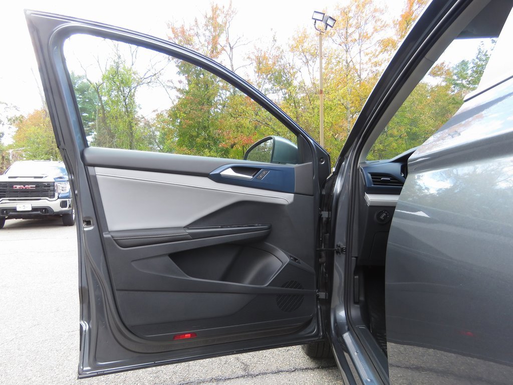 Used 2024 Volkswagen Taos SE w/ Panoramic Sunroof Package image 10