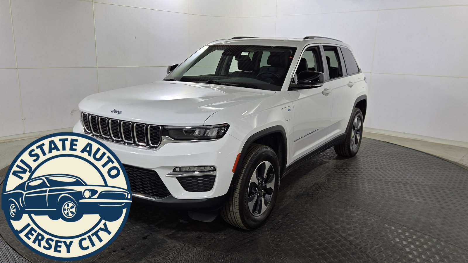 Used 2022 Jeep Grand Cherokee Limited 4xe image 3