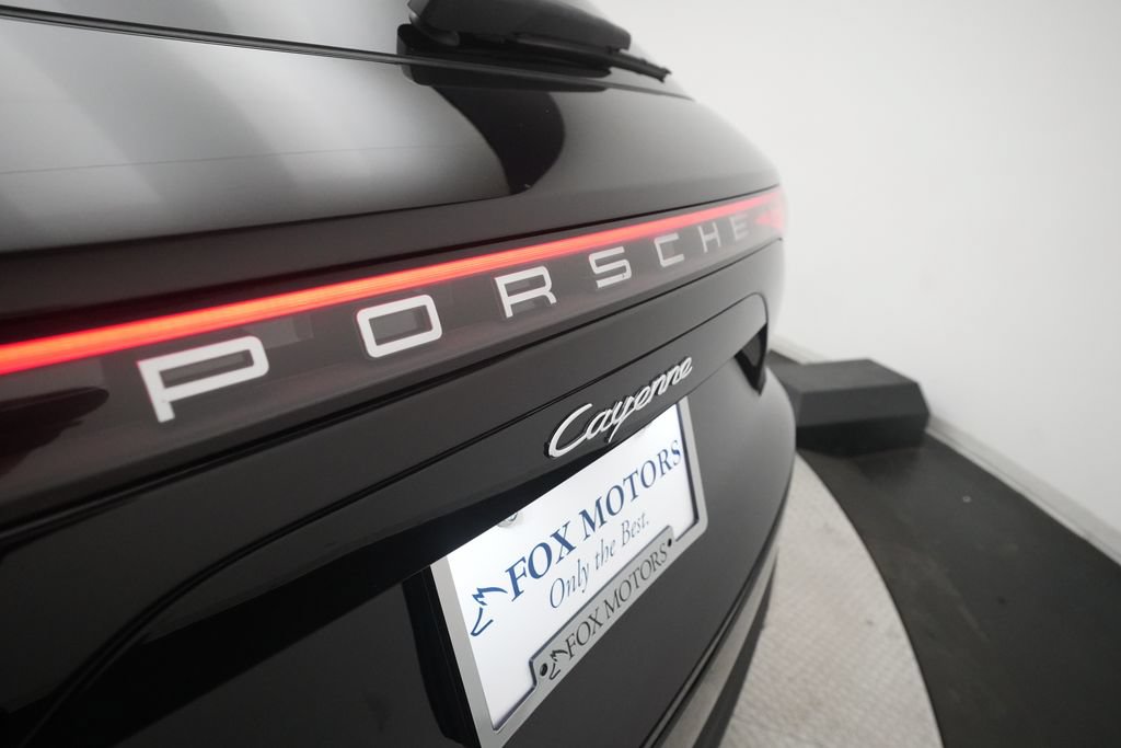 Certified 2022 Porsche Cayenne AWD/4WD image 33