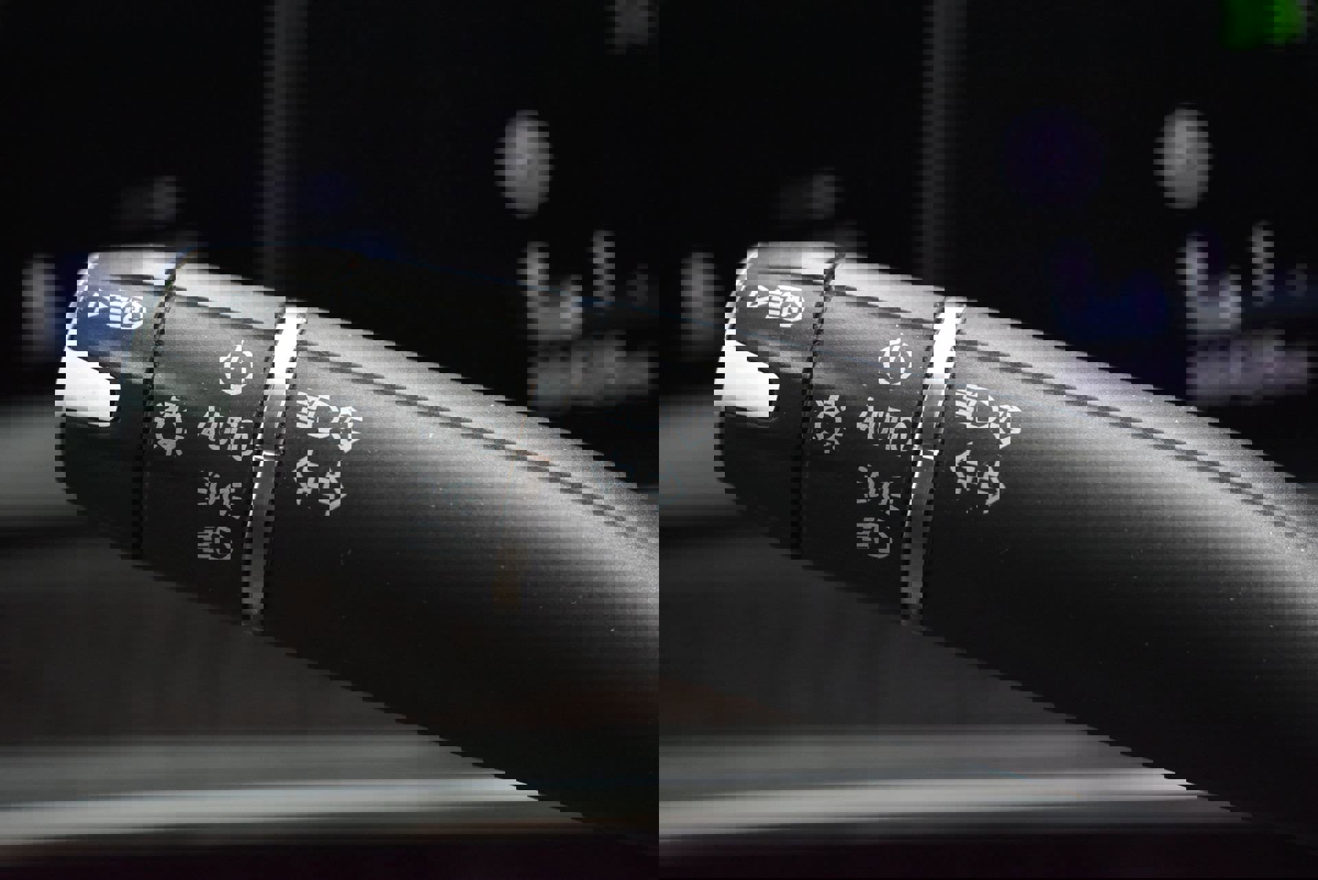 Used 2023 Cadillac Escalade ESV Premium Luxury w/ Performance Package AWD/4WD image 24