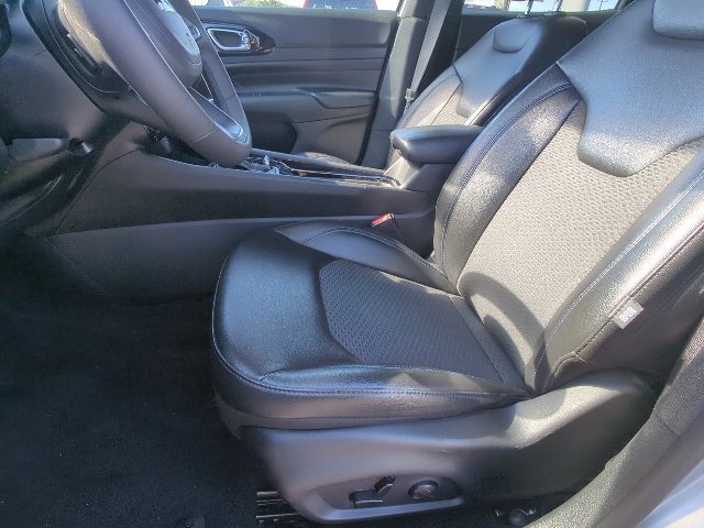 Used 2025 Jeep Compass Latitude w/ Convenience Group AWD/4WD image 10