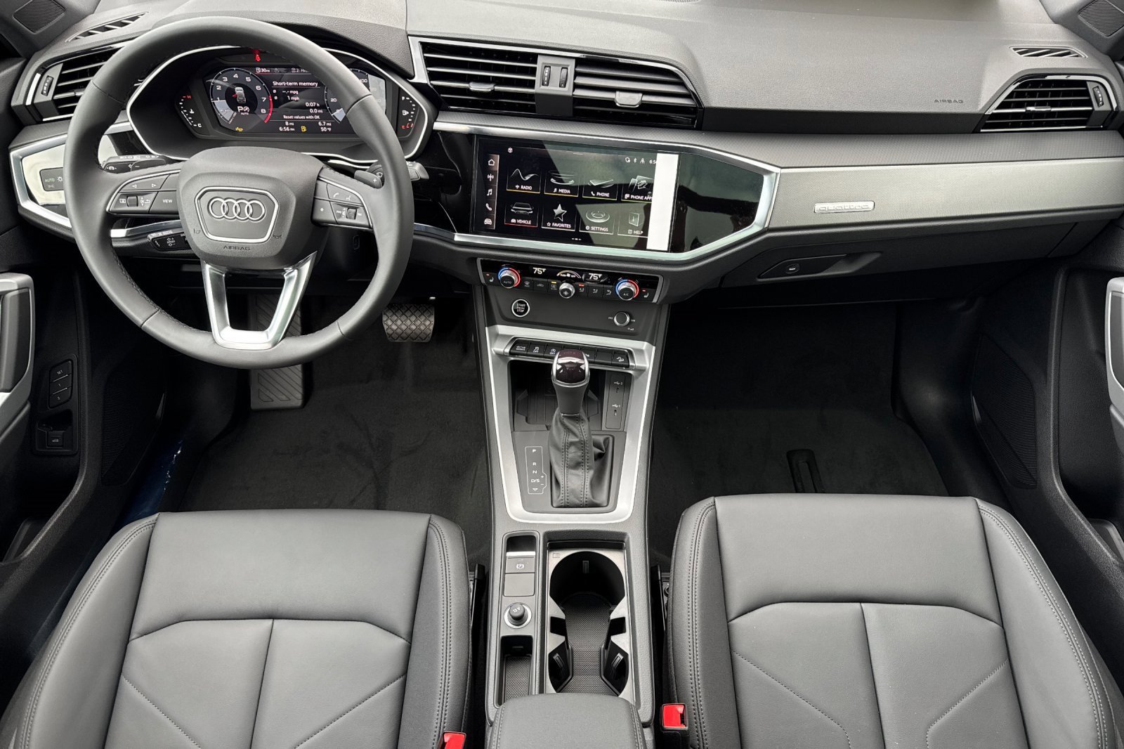 New 2025 Audi Q3 2.0T Premium image 10