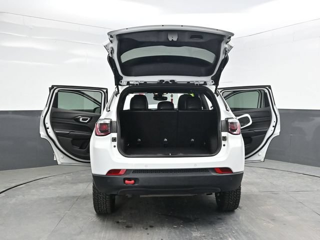 Used 2025 Jeep Compass Trailhawk AWD/4WD image 39
