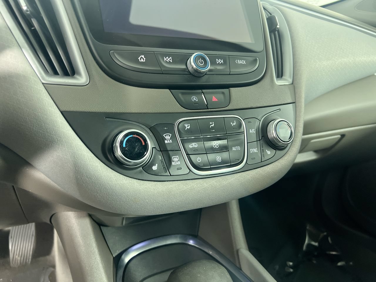 Used 2022 Chevrolet Malibu LT FWD image 20