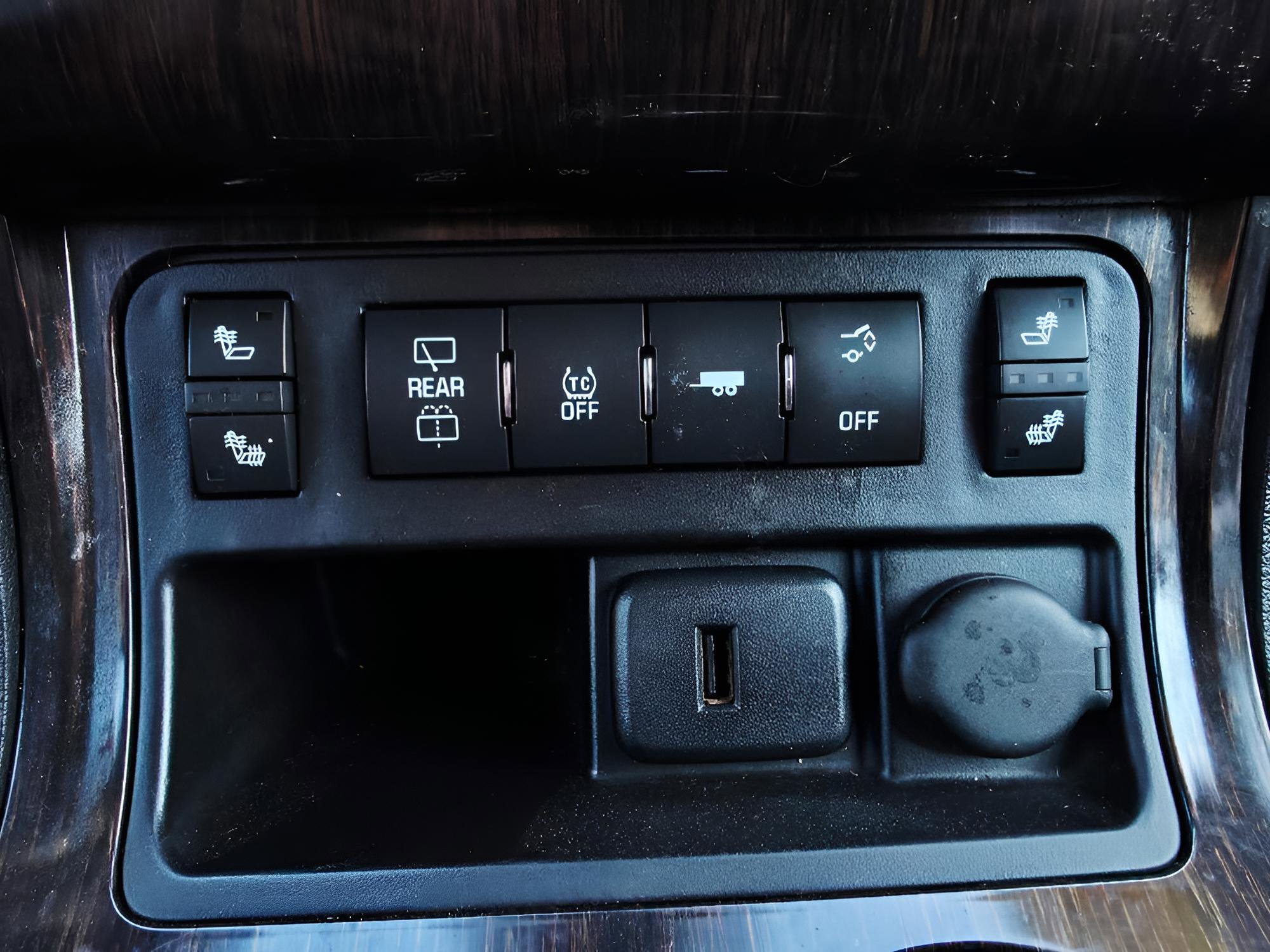 Used 2015 Chevrolet Traverse LT image 35