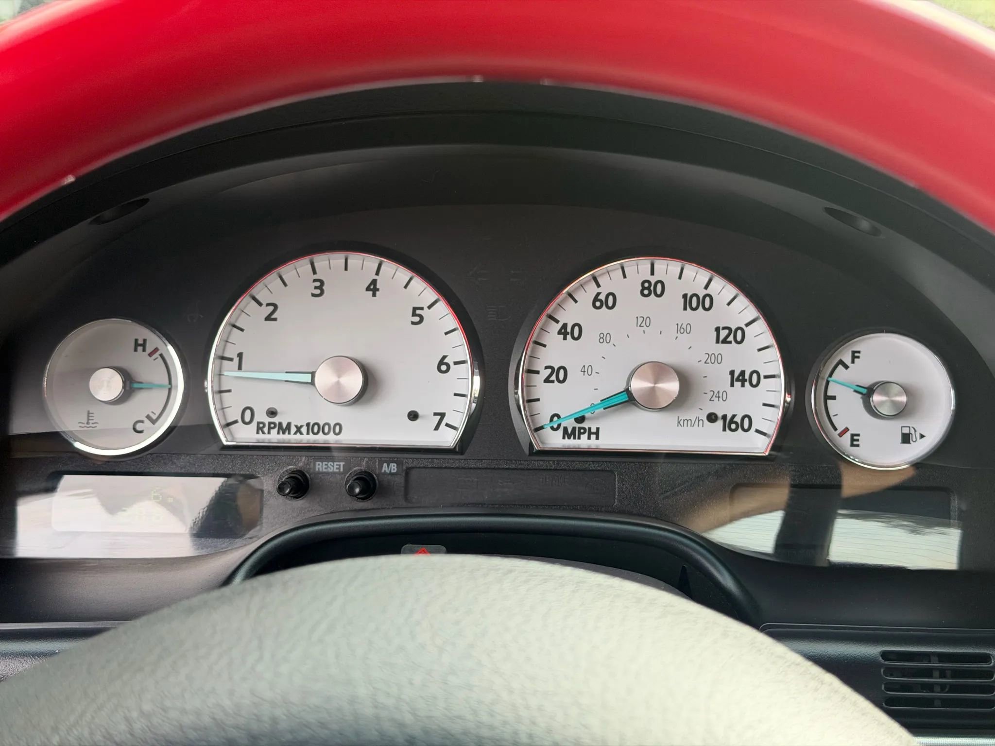 Used 2003 Ford Thunderbird image 12