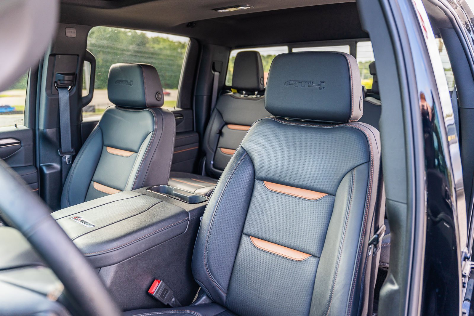 Used 2025 GMC Sierra 2500 AT4 w/ AT4 Premium Plus Package image 24