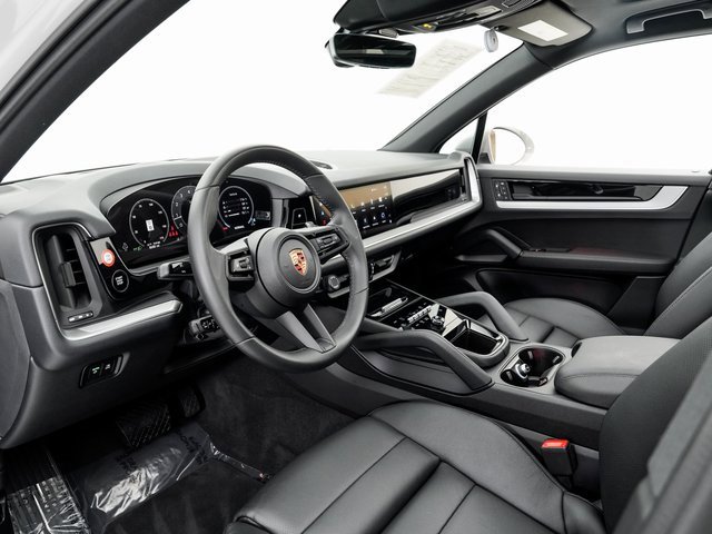 Certified 2025 Porsche Cayenne image 4