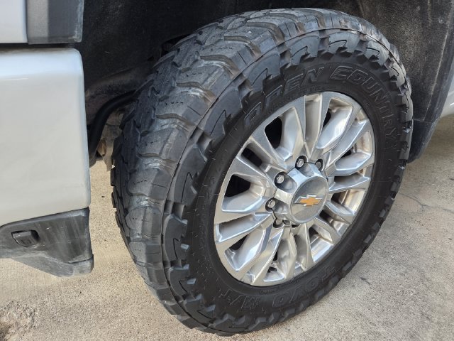 Used 2023 Chevrolet Silverado 2500 High Country w/ Technology Package AWD/4WD image 9