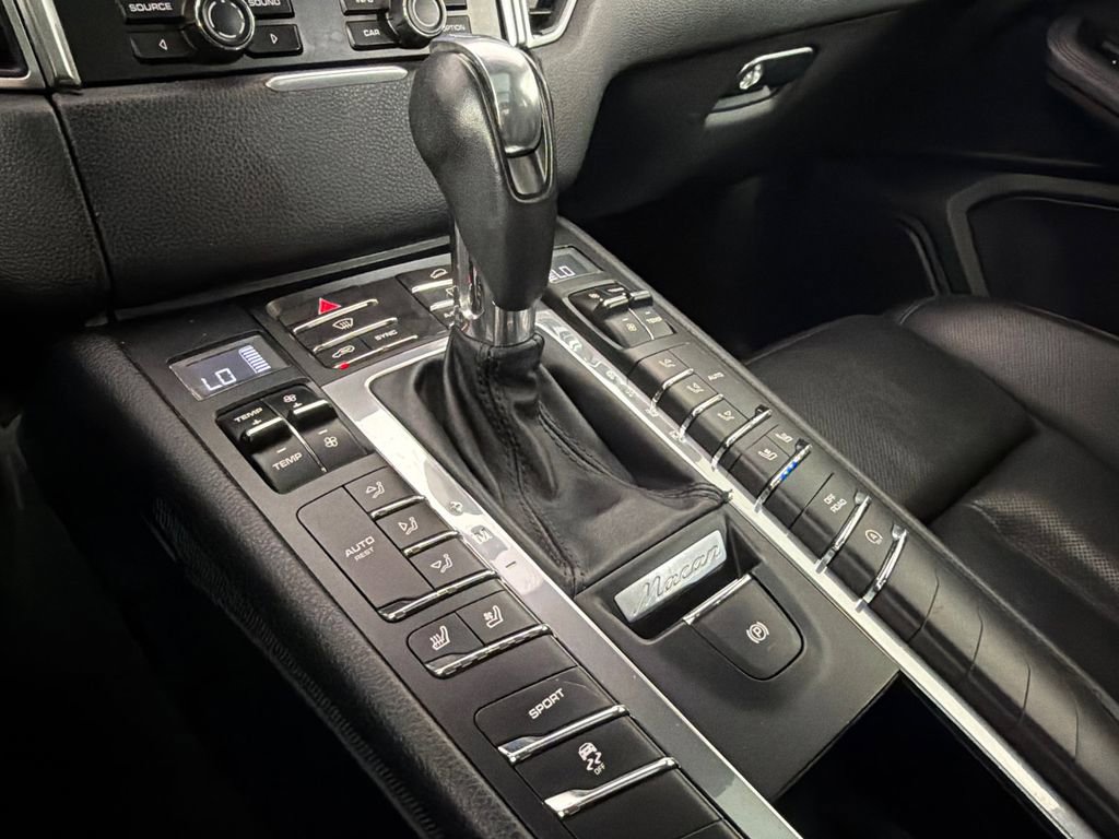 Used 2016 Porsche Macan S image 33