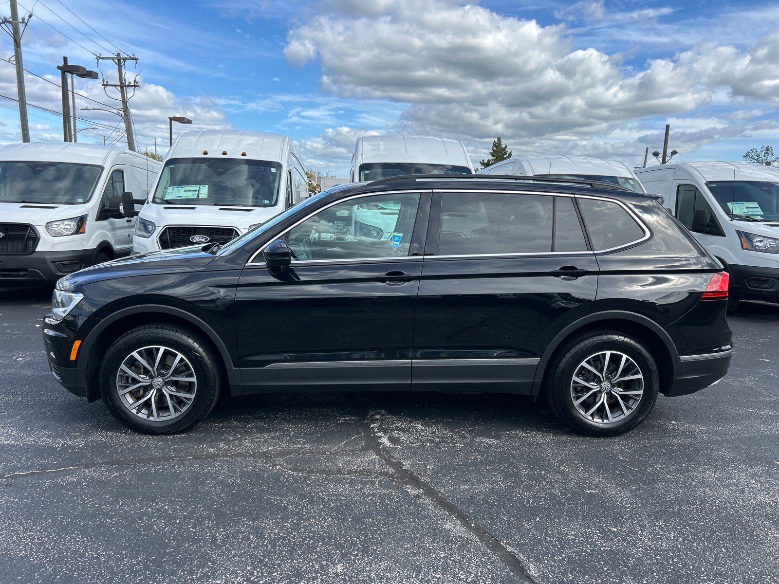 Used 2020 Volkswagen Tiguan SE w/ Panoramic Sunroof Package AWD/4WD image 4