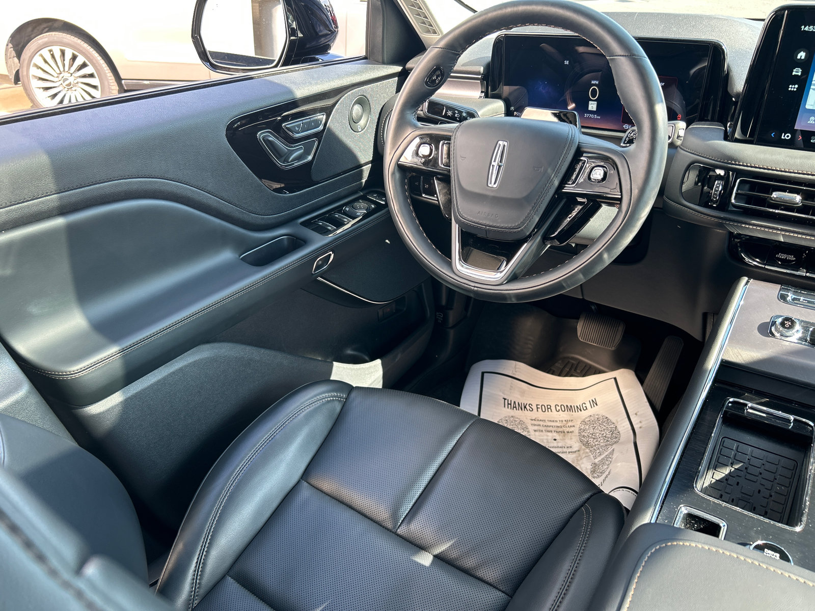 New 2026 Lincoln Aviator AWD image 30