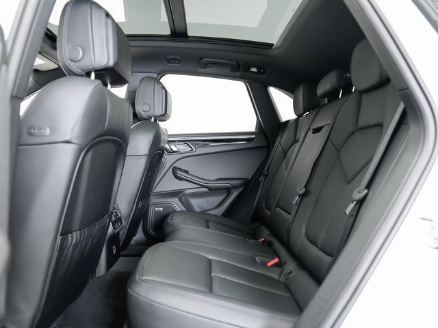 Certified 2025 Porsche Macan image 24