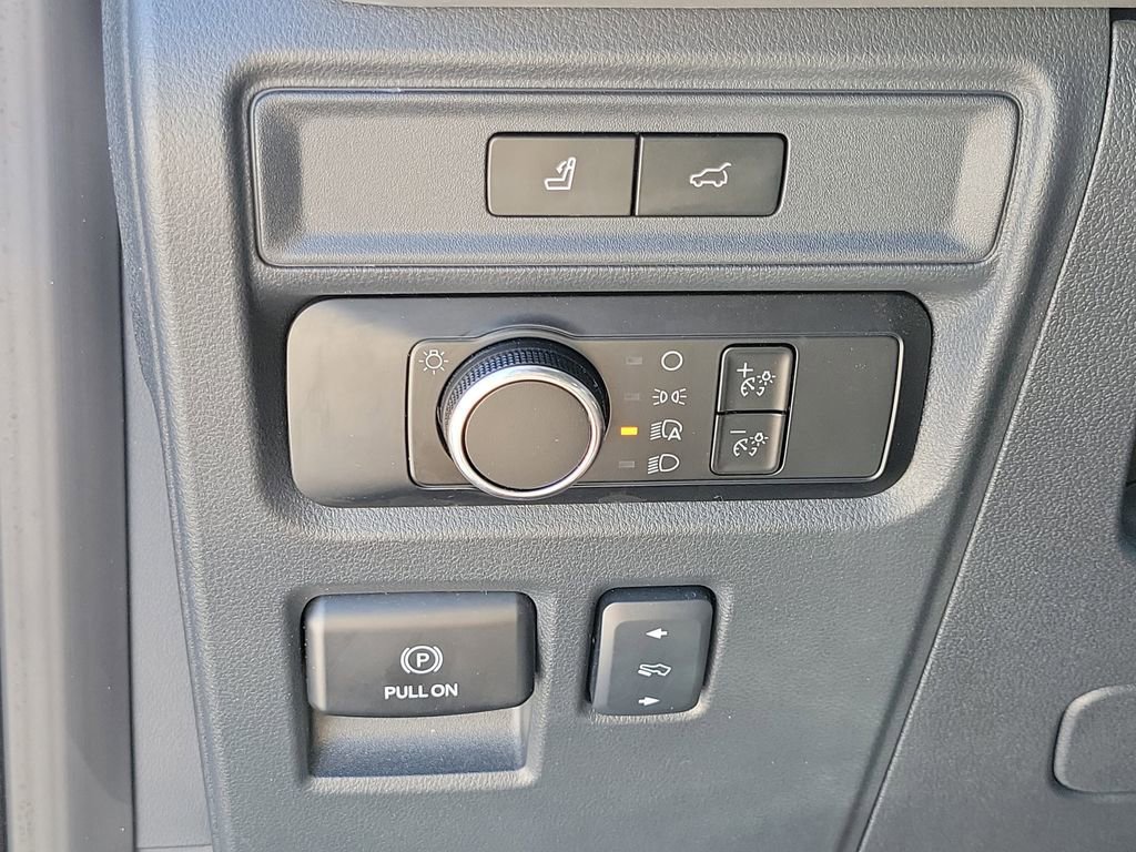 Used 2024 Ford Expedition XLT image 31