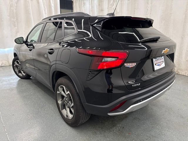 Used 2025 Chevrolet Trax LT w/ LT Convenience Package FWD image 6