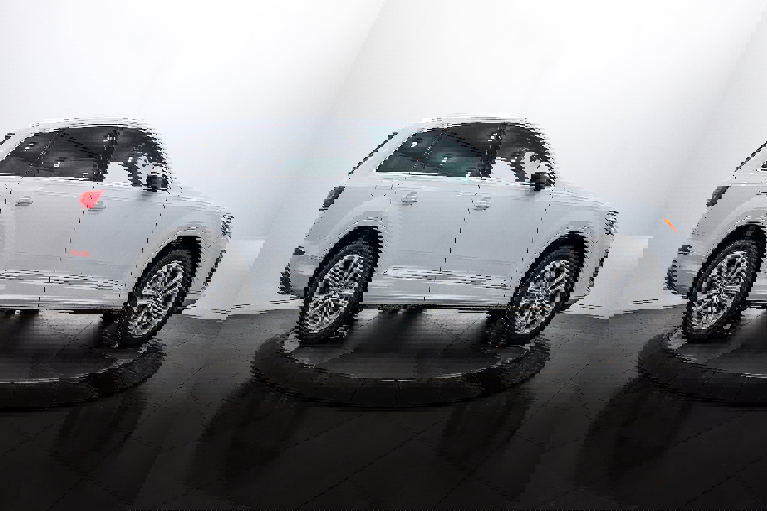 Certified 2025 Audi Q7 3.0T Premium w/ Convenience Package image 3