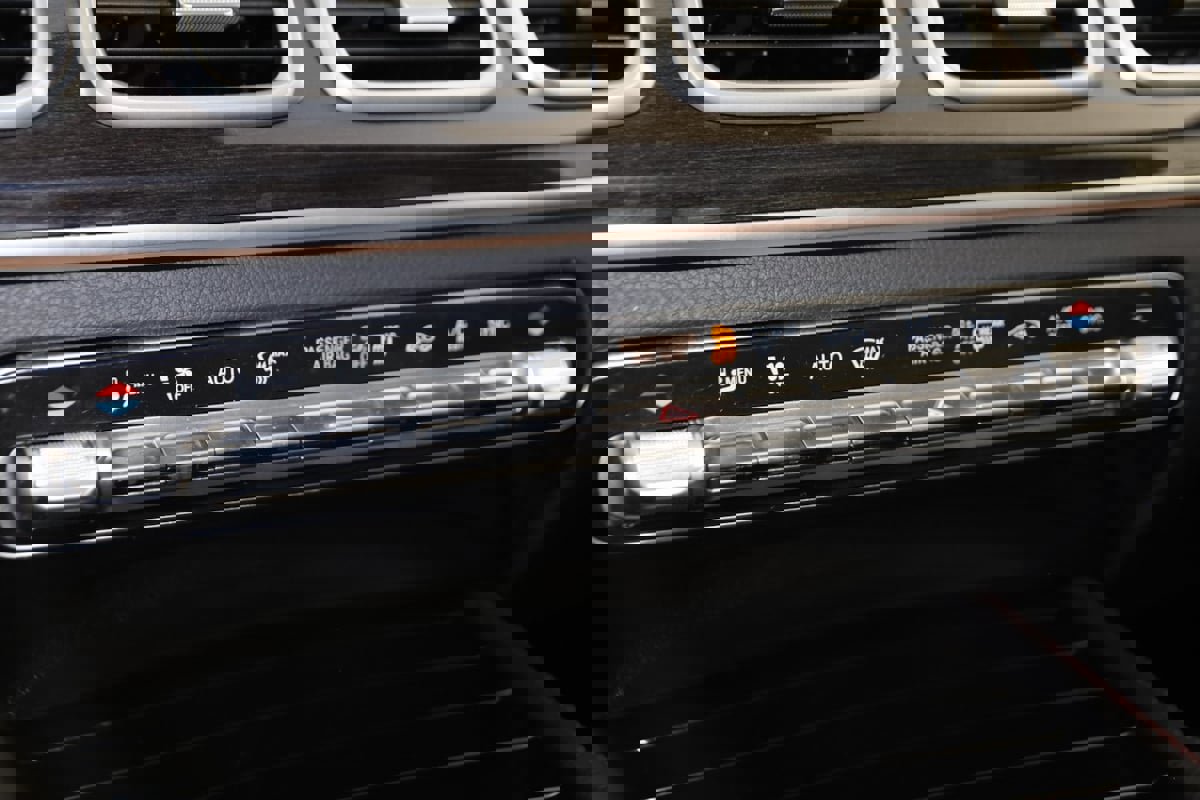 Used 2022 Mercedes-Benz GLE 53 AMG 4MATIC w/ 3rd Row Seat Package image 34