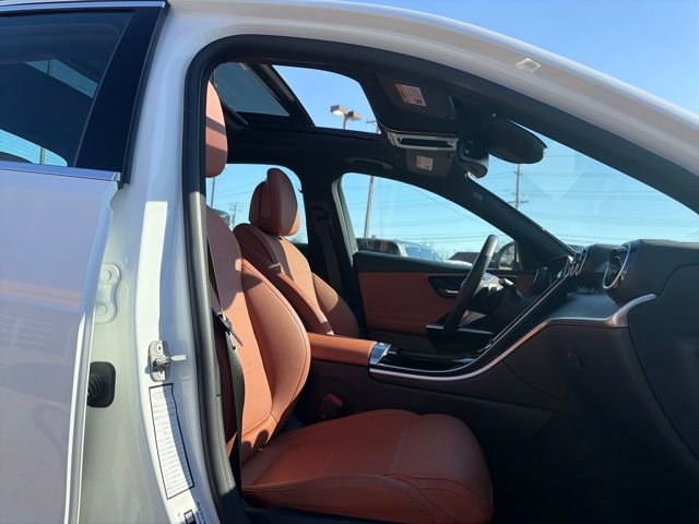 Used 2025 Mercedes-Benz C 300 4MATIC Sedan image 38