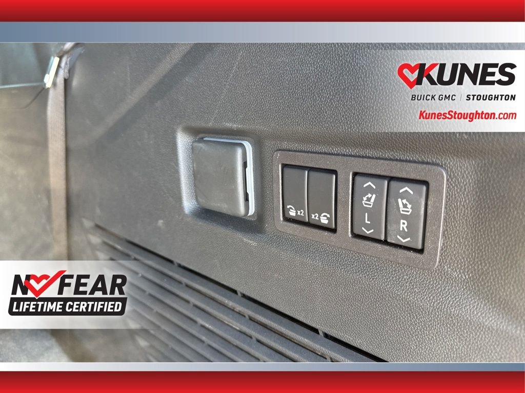 Used 2025 GMC Yukon AT4 w/ AT4 Premium Package image 36