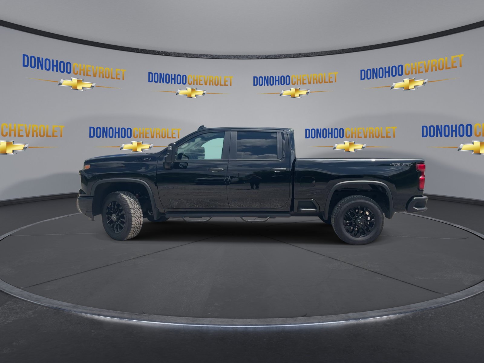 Used 2025 Chevrolet Silverado 2500 Custom w/ Custom Value Package AWD/4WD image 8