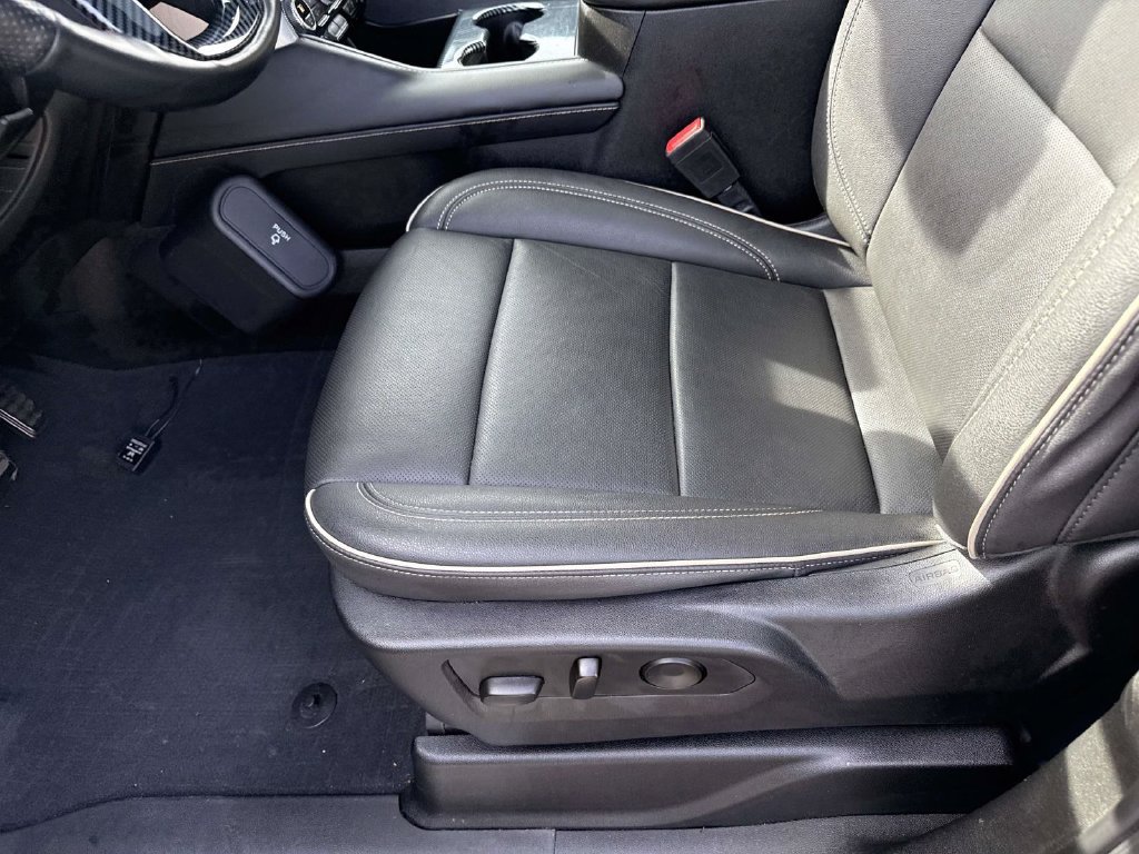 Used 2023 GMC Yukon XL SLT AWD/4WD image 29