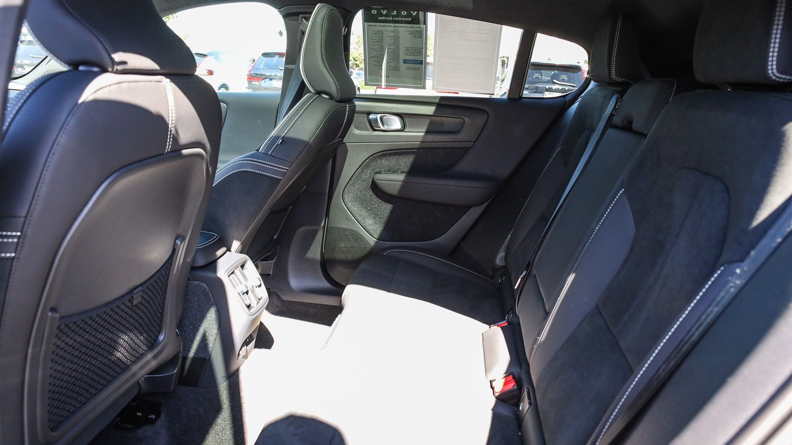 Used 2023 Volvo C40 P8 Recharge Ultimate image 19