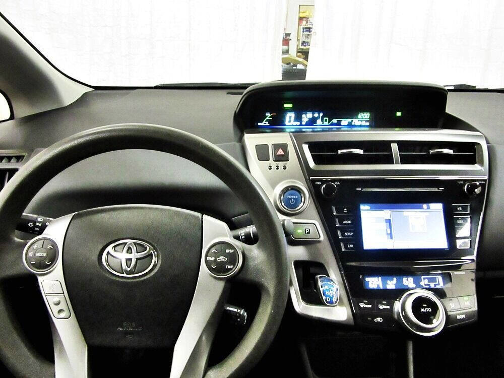 Used 2017 Toyota Prius V Two image 17