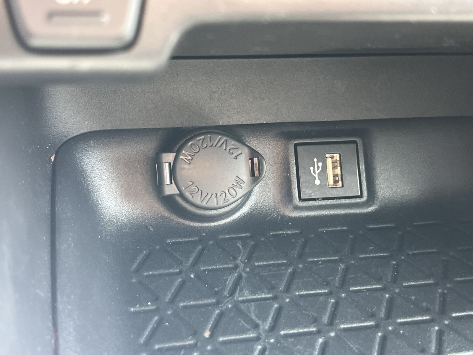 Used 2025 Toyota RAV4 LE AWD/4WD image 27