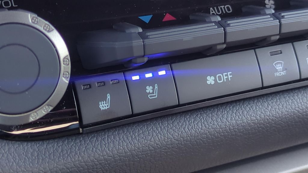 New 2026 Toyota Tundra Limited AWD/4WD image 17