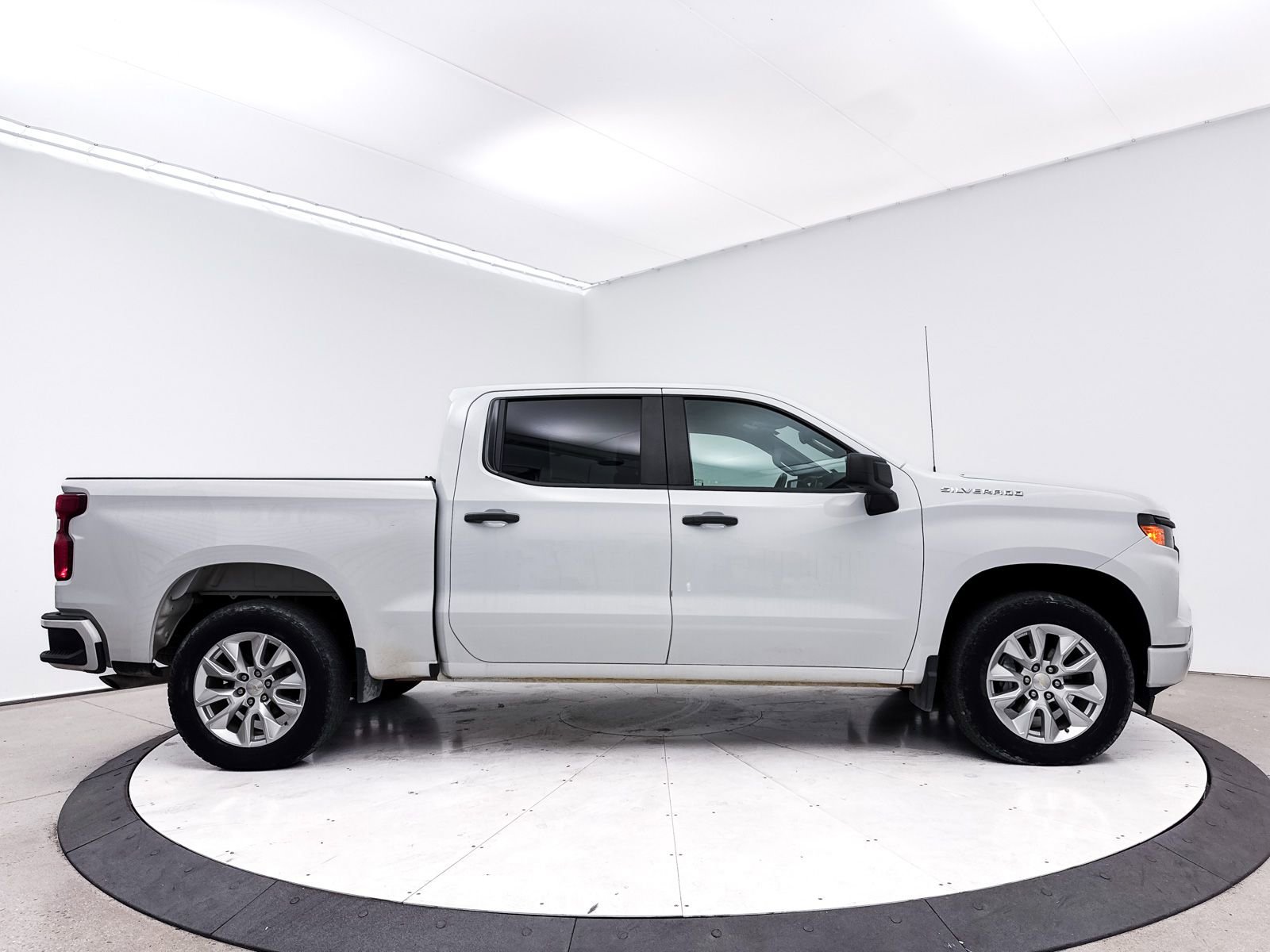 Used 2022 Chevrolet Silverado 1500 Custom image 32