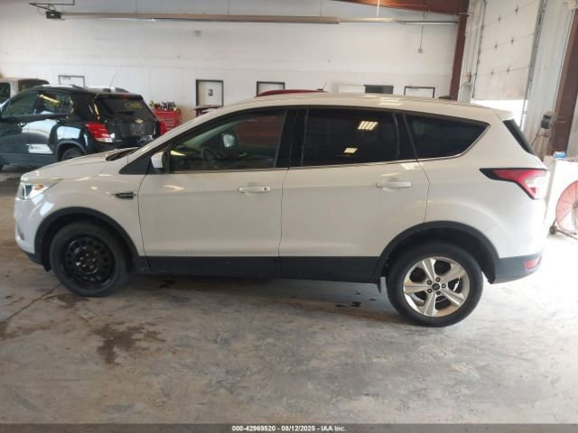 Used 2017 Ford Escape SE image 9